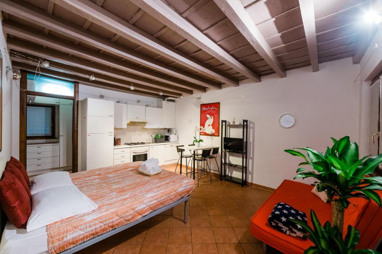Old Town Square Apartment Bergamo Bagian luar foto