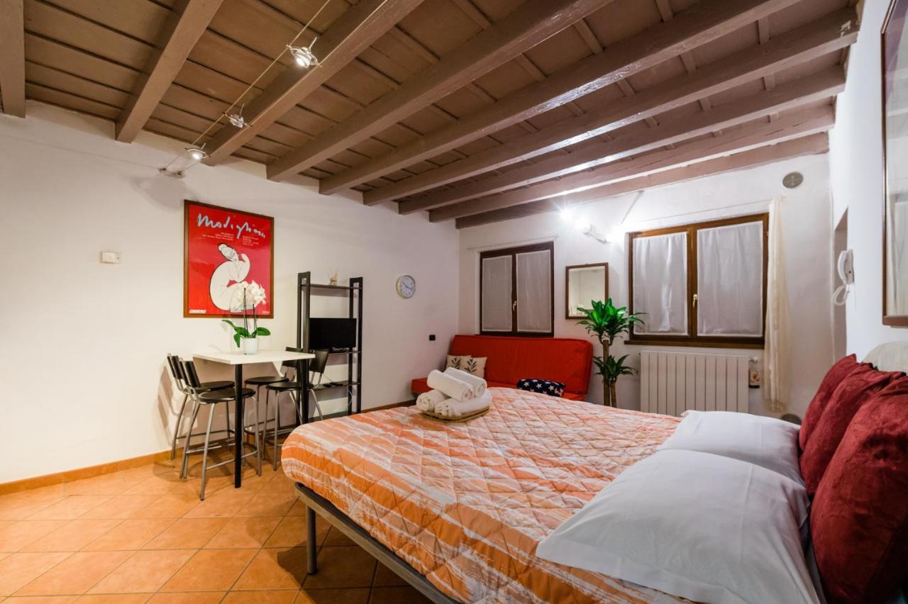 Old Town Square Apartment Bergamo Bagian luar foto