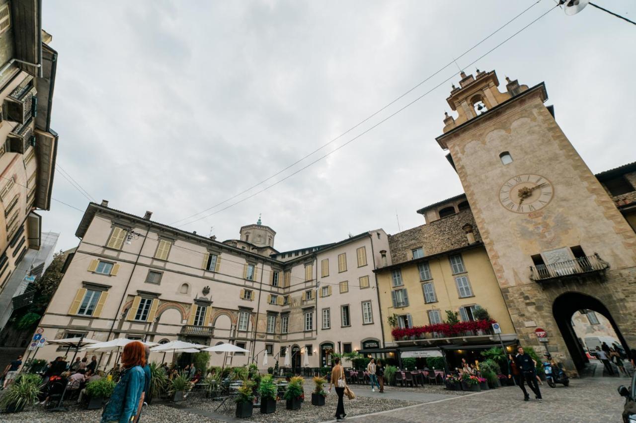 Old Town Square Apartment Bergamo Bagian luar foto